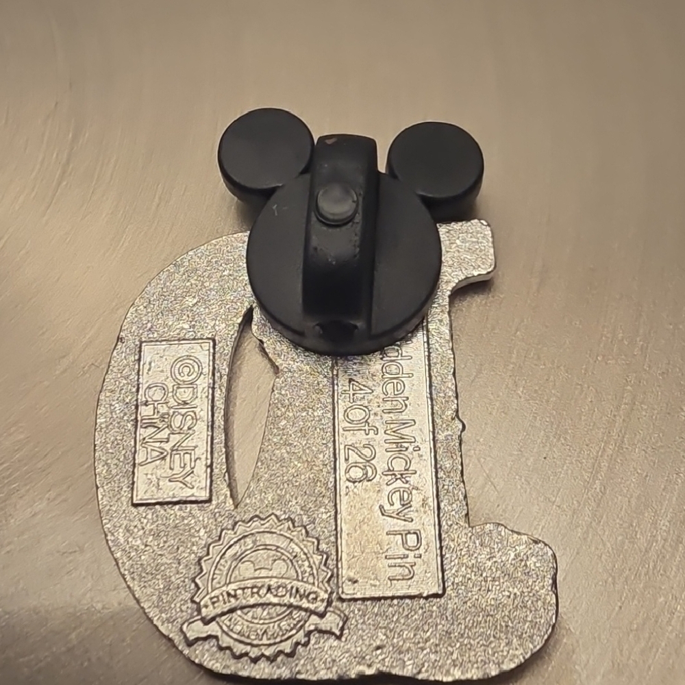 Disney Pin – Hidden Mickey 4 of 26 “D” Cat | Collector Disney Trading Pin - Picture 2 of 4